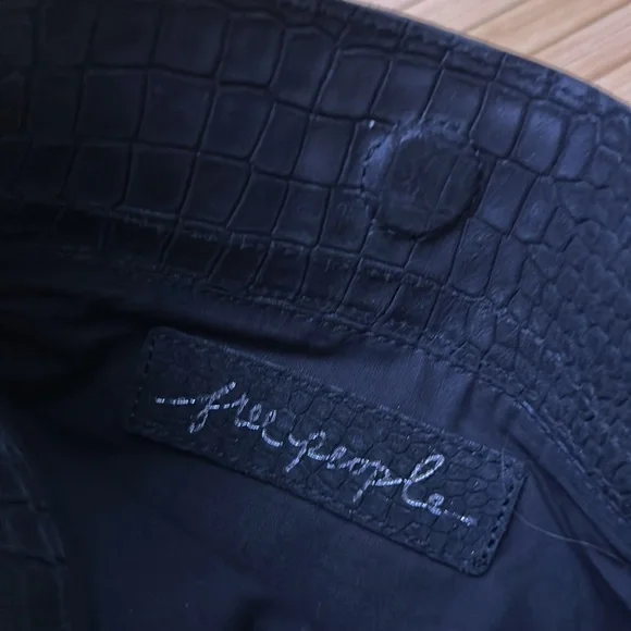 NWT- Free People Black leather chained snake skin print crossbody bag - Picture 4 of 4